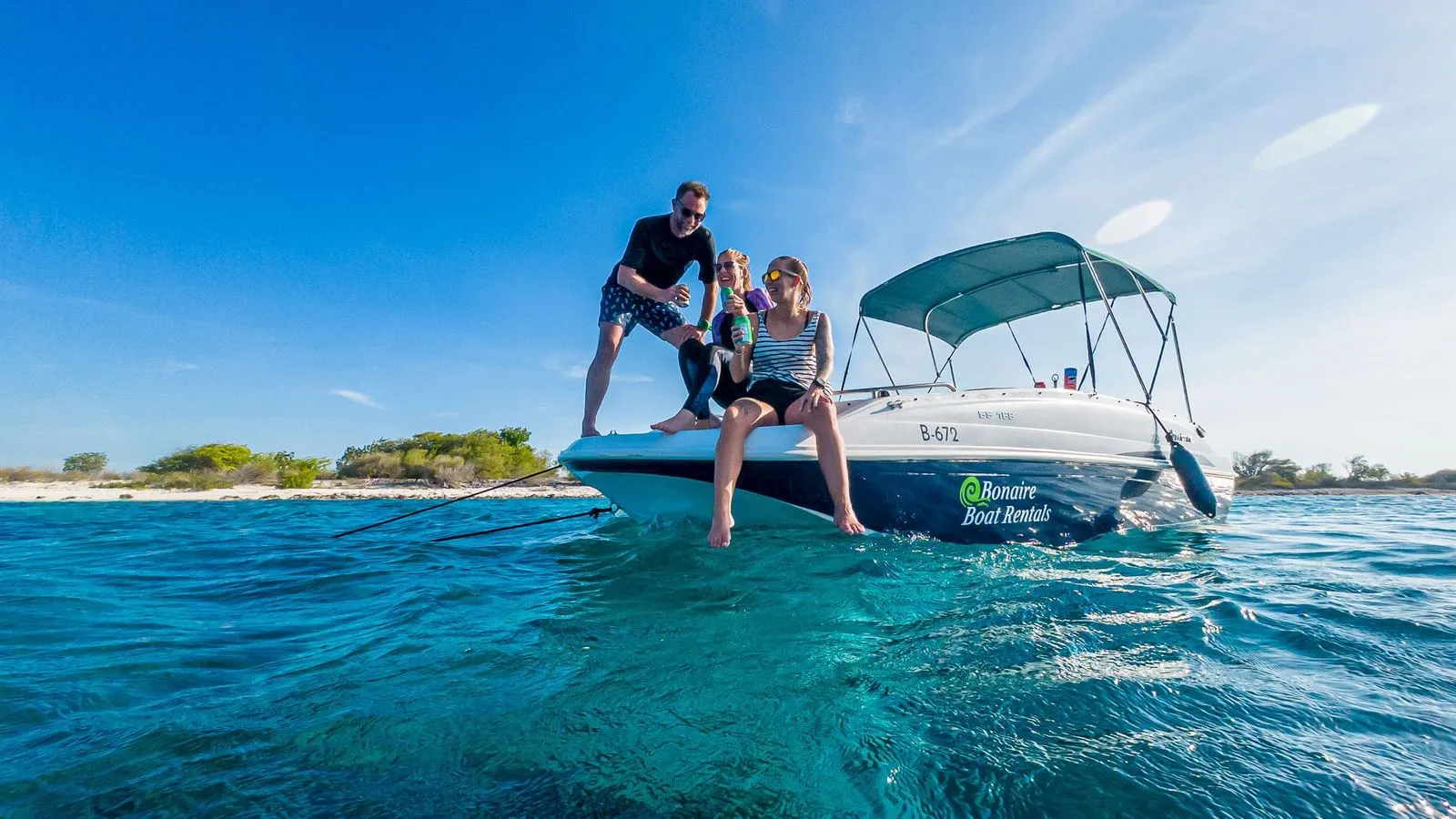 The Hurricane op het water van Bonaire, foto 3 van 9