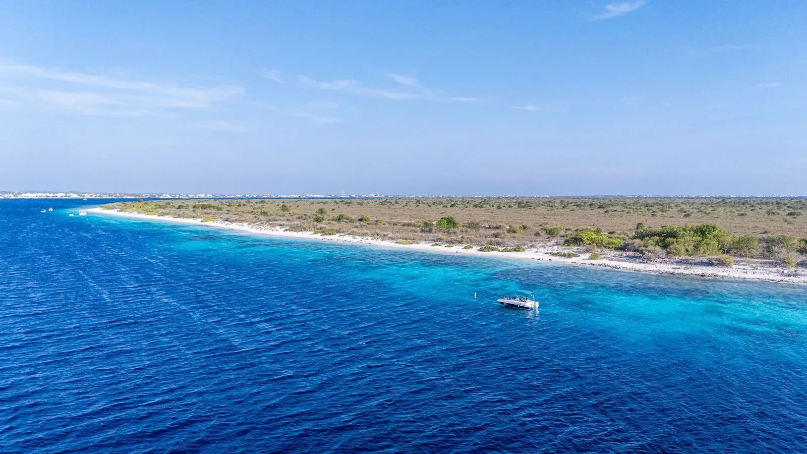The Hurricane op het water van Bonaire, foto 6 van 9